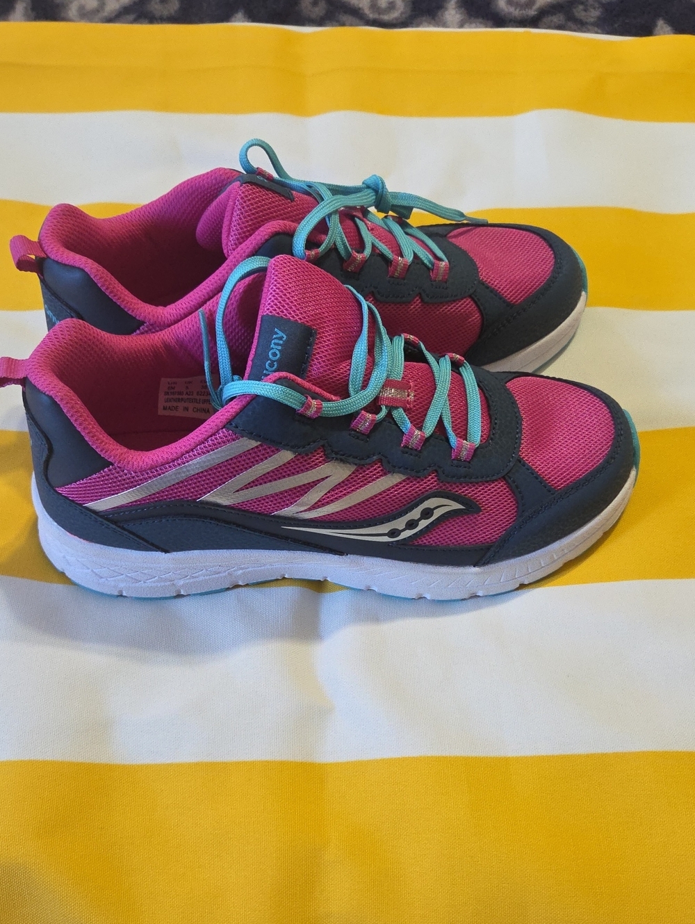 NWOT Saucony Kids Pink and Teal Athletic Sneakers